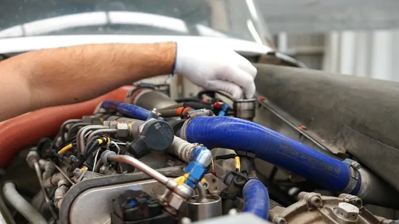 airplane engine mechanic